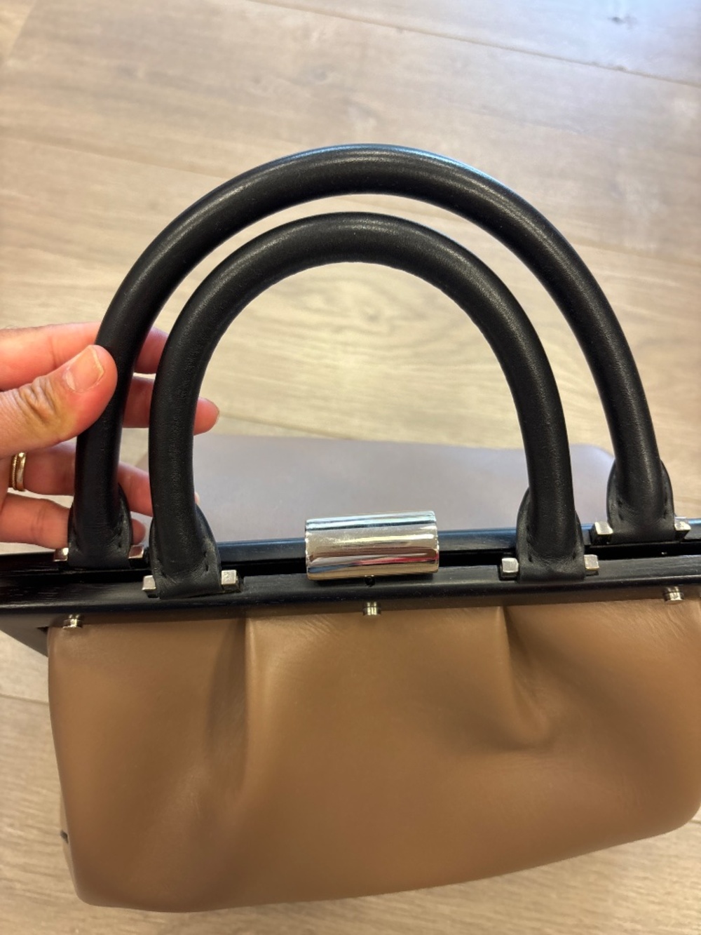 Perrin Paris Satchel leather bag - Picture 2 of 5